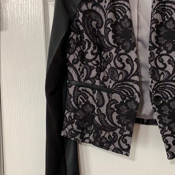 Blazer - Picture 3 of 5